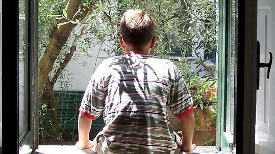 "Vieni da me, come ti piace?" Gli sms hot a un 11enne