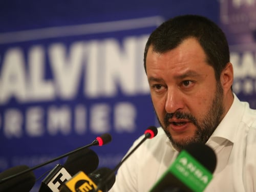 "Salvini è come Hitler". E il leader della Lega querela il blogger marocchino
