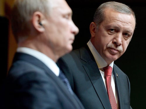 "La famiglia Erdogan traffica con l'Isis". Il ministero della Difesa russo ha le prove