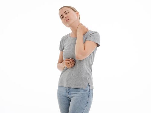 Dolore al collo e torcicollo: le cause e i rimedi degli esperti