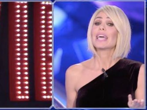 "Ho le prove dei tradimenti, Totti mi ha scritto". E Fabrizio Corona viene censurato