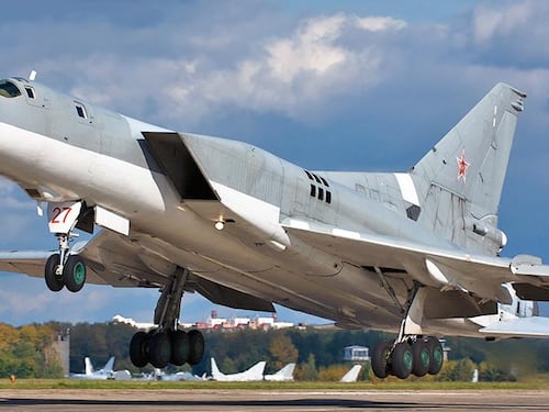 Russia, missili ipersonici Kinzhal sui bombardieri strategici Tu-22M3