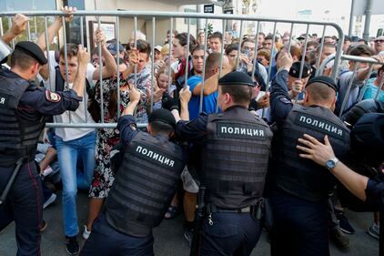 Mosca, 638 manifestanti anti Putin sono stati arrestati 5