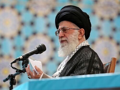 Diplomazia europea al lavoro per salvare l'accordo nucleare. Iran: "O garanzie o usciamo"