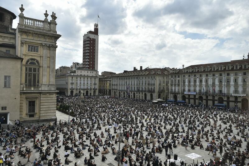 Torino, antagonisti in piazza per Floyd 1
