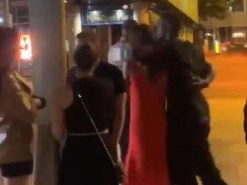 "Ubriaco", "Non si allena". Balotelli barcolla fuori da un locale