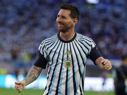 Supplementari epici, l’Argentina piega un eroico Capo Verde 3-2. Messi segna ancora