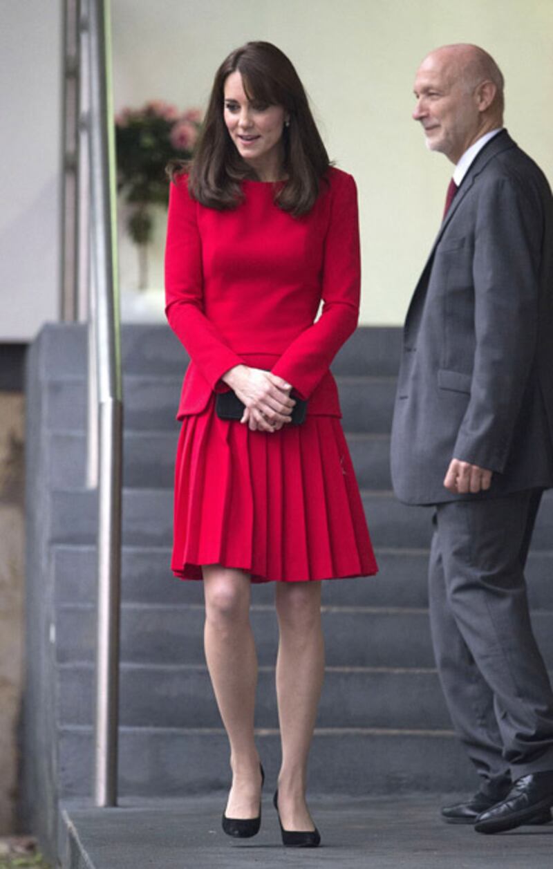 Kate Middleton ed Elisabetta II, stili a confronto 16