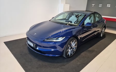Tesla Model 3 restyling, guarda tutte le immagini 4