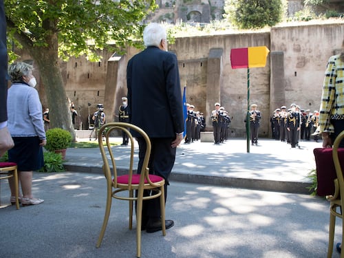 "Fermato pure dai vigili": la Raggi, Ciampi e la commedia dell'assurdo