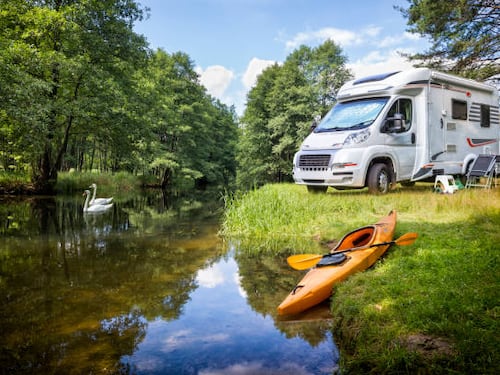 Camper: chi può guidarlo, quanto costa il noleggio e i modelli migliori per viaggiare