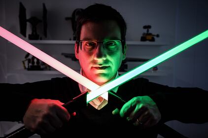 In Francia giocare con le spade laser è ora disciplina sportiva 2