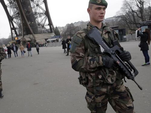 L'accusa della Francia: "Terroristi dall'Italia travestiti da migranti"
