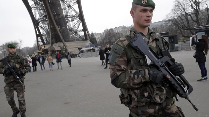 "Pronti anche a un attacco chimico". Così la Francia prepara gli Europei