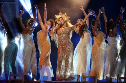 Beyoncé, dama sexy ai Grammy 2017 4