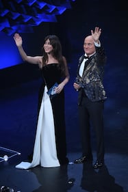 Sanremo 2019: i look di Virginia Raffaele per la prima serata 6