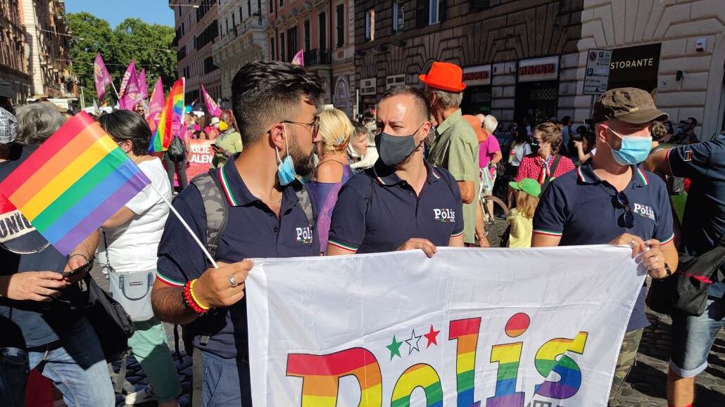 "Fuori i poliziotti dal gay pride". L'ultima discriminazione arcobaleno