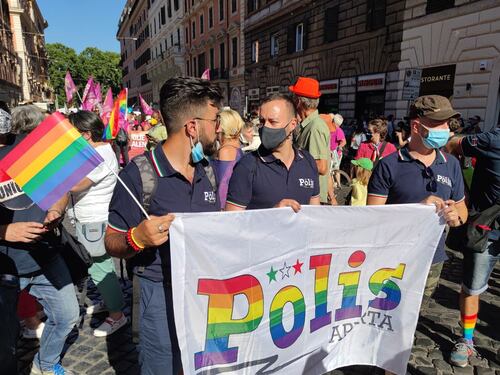 "Fuori i poliziotti dal gay pride". L'ultima discriminazione arcobaleno