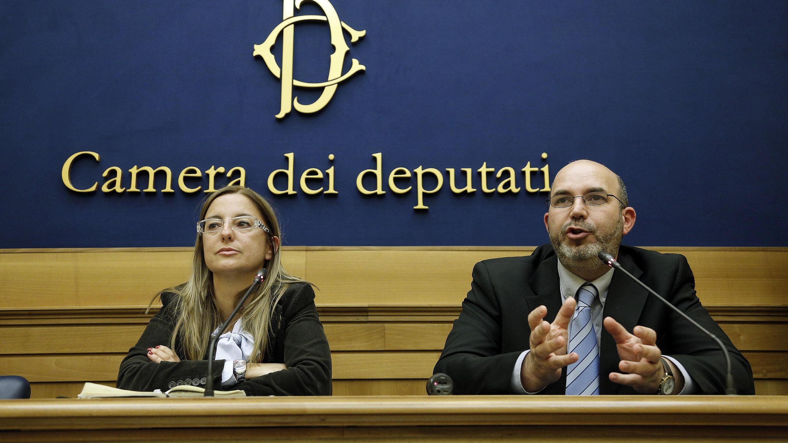 Ecco la trappola Pd-5 Stelle: "Berlusconi è ineleggibile"