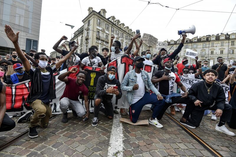 Torino, antagonisti in piazza per Floyd 7