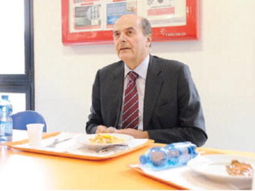 Bersani canta vittoria ma il Pd perde voti E i suoi lo stroncano