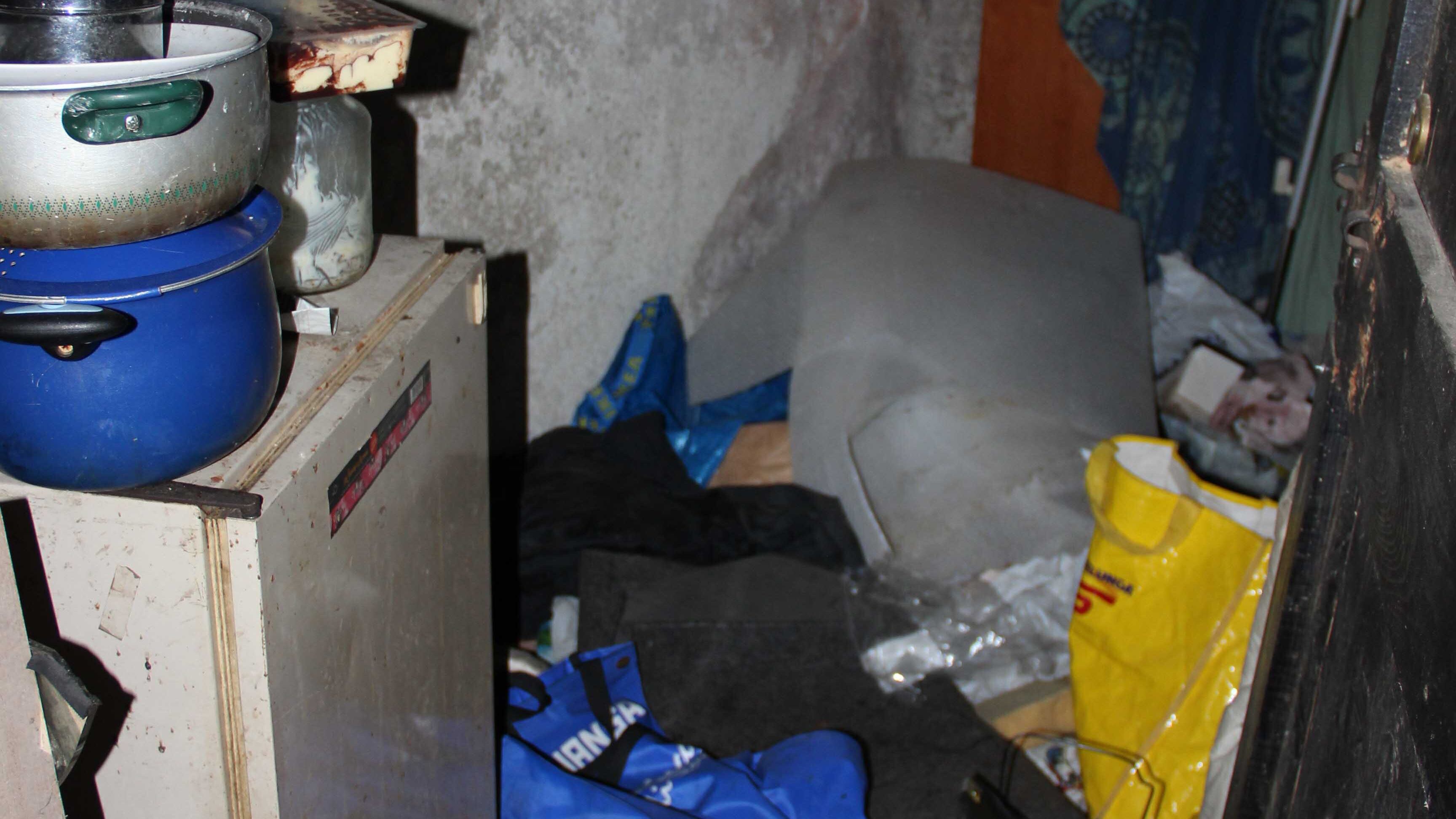 Quelle ombre di Milano che vivono nelle cantine delle case popolari