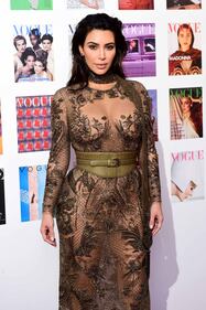 Kim Kardashian sexy in foto 9