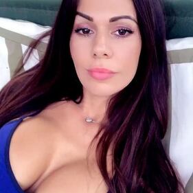 Gli scatti hot di Erjona Sulejmani: l'ex moglie di Dzemaili incanta sui social 8