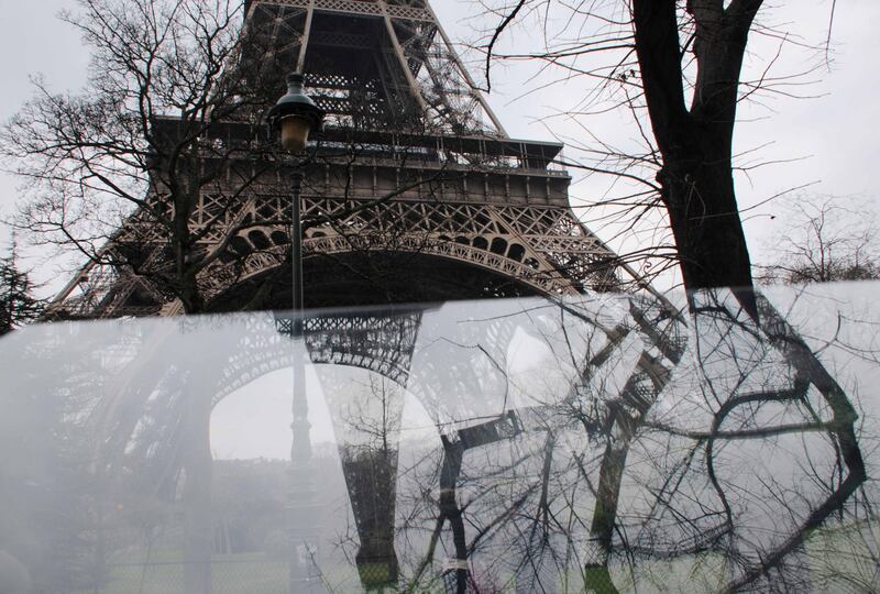 La parete di vetro anti-terrorismo intorno alla Tour Eiffel 4