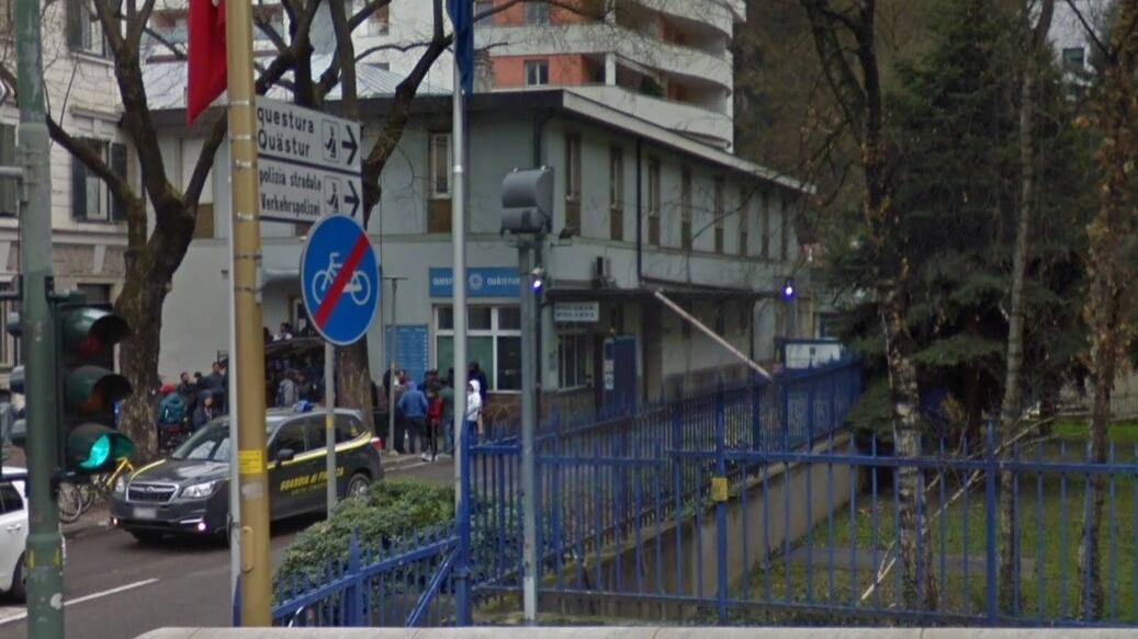 Bolzano, si spaccia per candidato a esame patente: preso ghanese