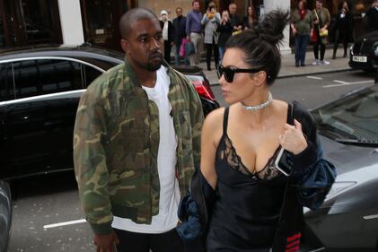 Kim Kardashian torna sui social con un seno esplosivo 32