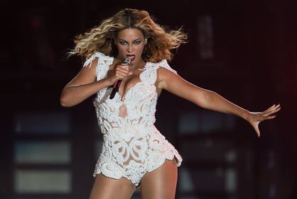 Beyoncé e Lady Gaga, gli scatti sexy 18