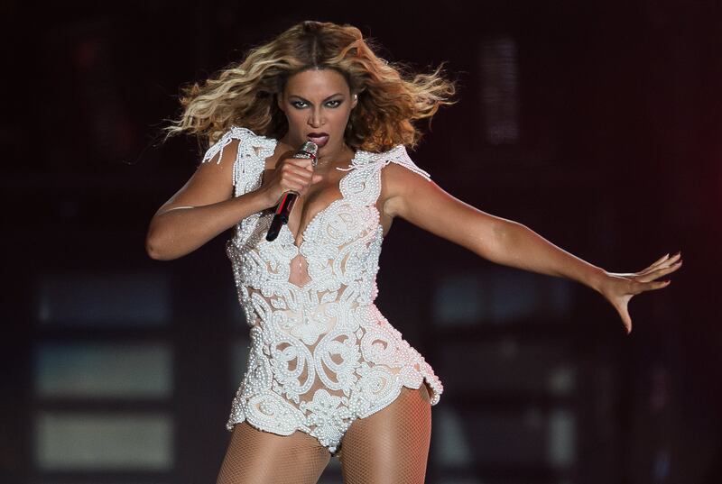 Beyoncé e Lady Gaga, gli scatti sexy 18
