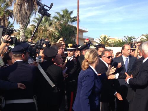 Funerali dei profughi: Alfano aggredito