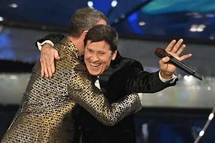 Sanremo 2024: ecco il look della terza serata del Festival dI conduttore, co-conduttrice e ospiti 11