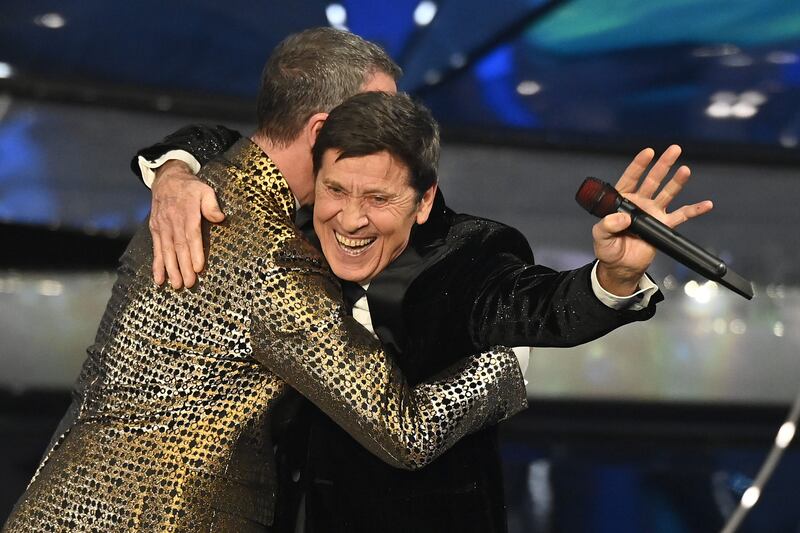 Sanremo 2024: ecco il look della terza serata del Festival dI conduttore, co-conduttrice e ospiti 11