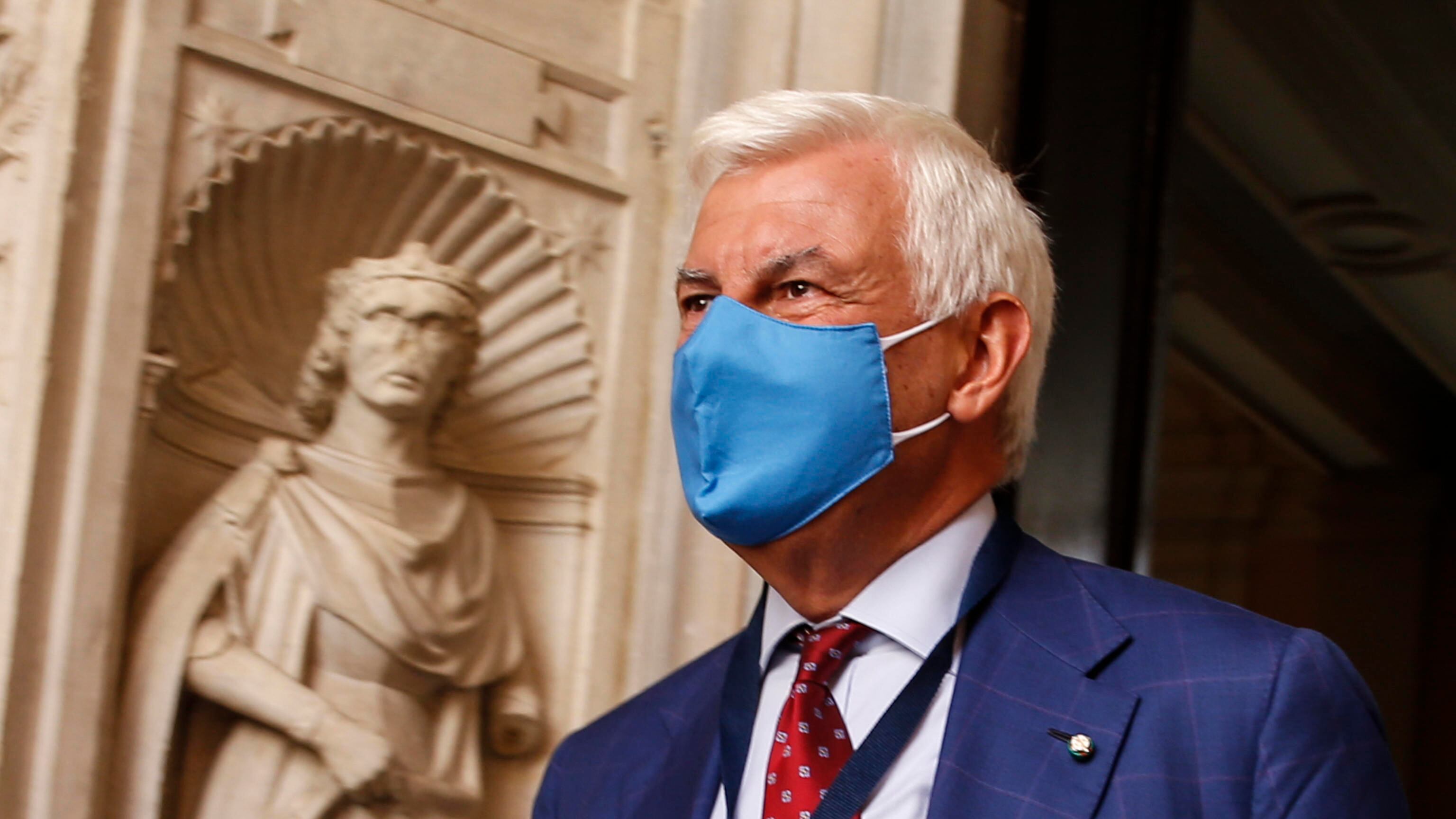 Lo spettro di un altro avviso di garanzia su Mps. Il top manager nei guai (ma sempre in sella)
