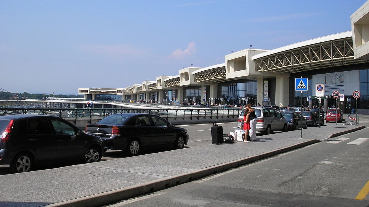 Malpensa, marocchino fugge dal terminal: voli bloccati per 20 minuti