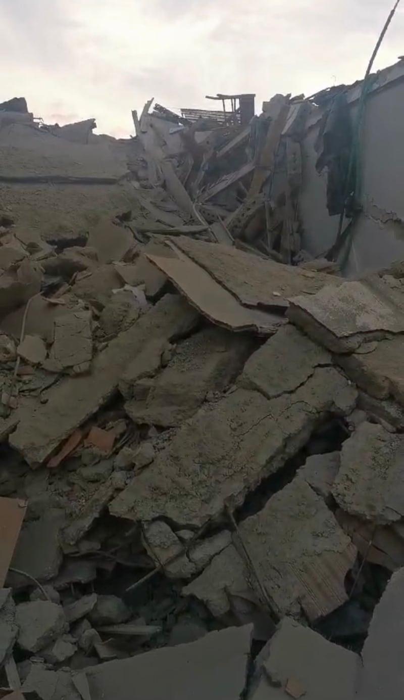 Saviano, i resti della palazzina crollata: un cumulo di macerie 8