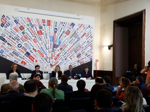 Cade il soviet della Rai. Tg1 e Tg2 vanno in onda e lo sciopero affonda: "Ha vinto la libertà"