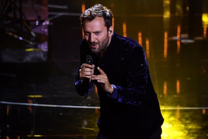 Cesare Cremonini scalda la terza serata del Festival 5