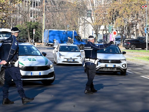Via libera al nuovo codice della strada, multe più basse per eccesso di velocità: cosa cambia