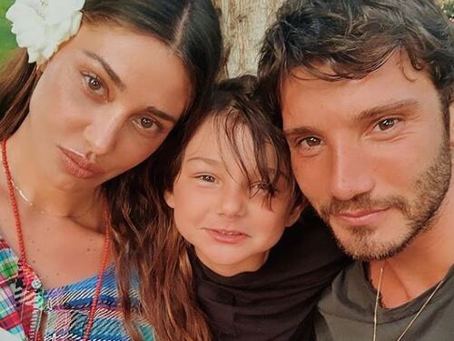 "Mi piaci tanto", "Sei la mia vita": Belen e Stefano romantici. Ma qualcuno non ci crede