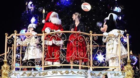 Adesso pure a Disneyland sfilano per il gay pride