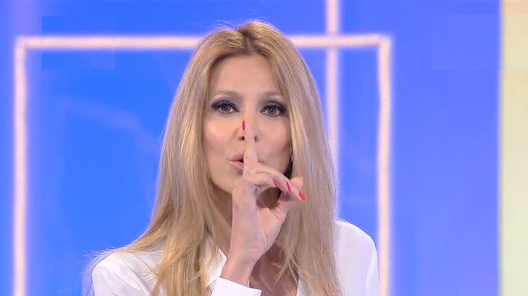"Vergogna", l'ira dell'ex marito della Volpe. E lei reagisce così