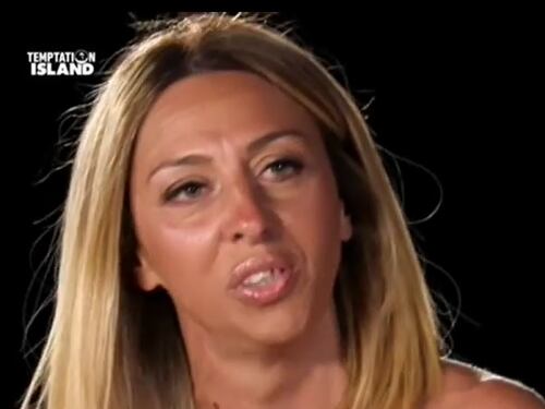 Temptation Island, Annamaria in lacrime: "Basta, faccio le valigie"
