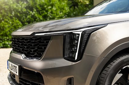 Kia Sorento PHEV 2025: guarda la gallery del nuovo SUV ibrido plug-in 11