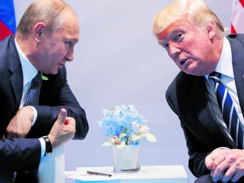 Trump invita Putin: "Pace vicina". Dubbi sulla formula e su Zelensky