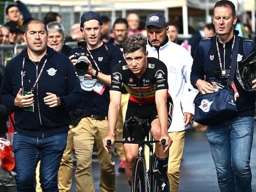 Stillicidio di ritiri, sarà un Giro falsato dal Covid?