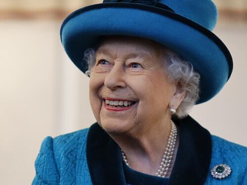 La regina Elisabetta non abbandonerà il trono tra un anno e mezzo